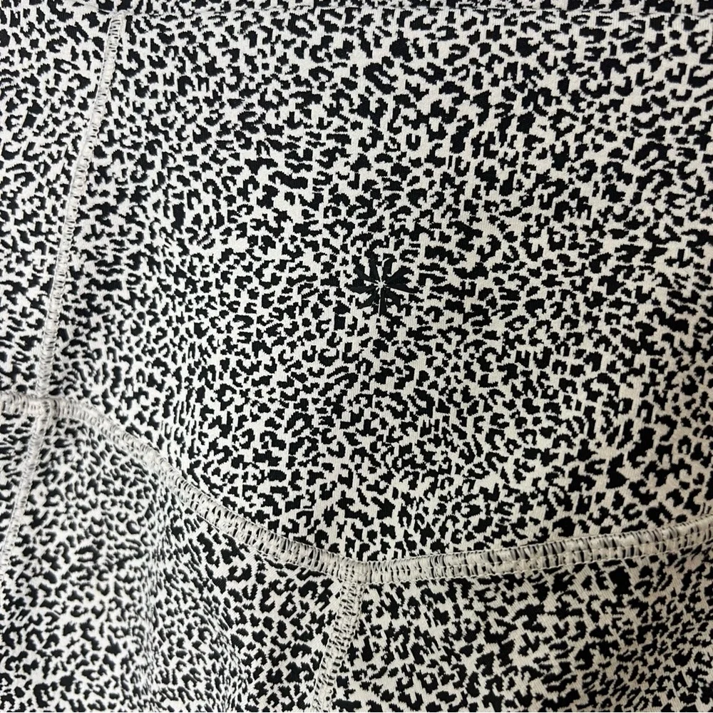 Athleta Woman's XS Black and White Animal Print Leggings - Picture 4 of 5